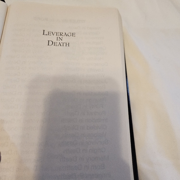 J.D. ROBB Leverage In Death Large Print Edition St. Martin's Press Bestselling - Picture 11 of 16